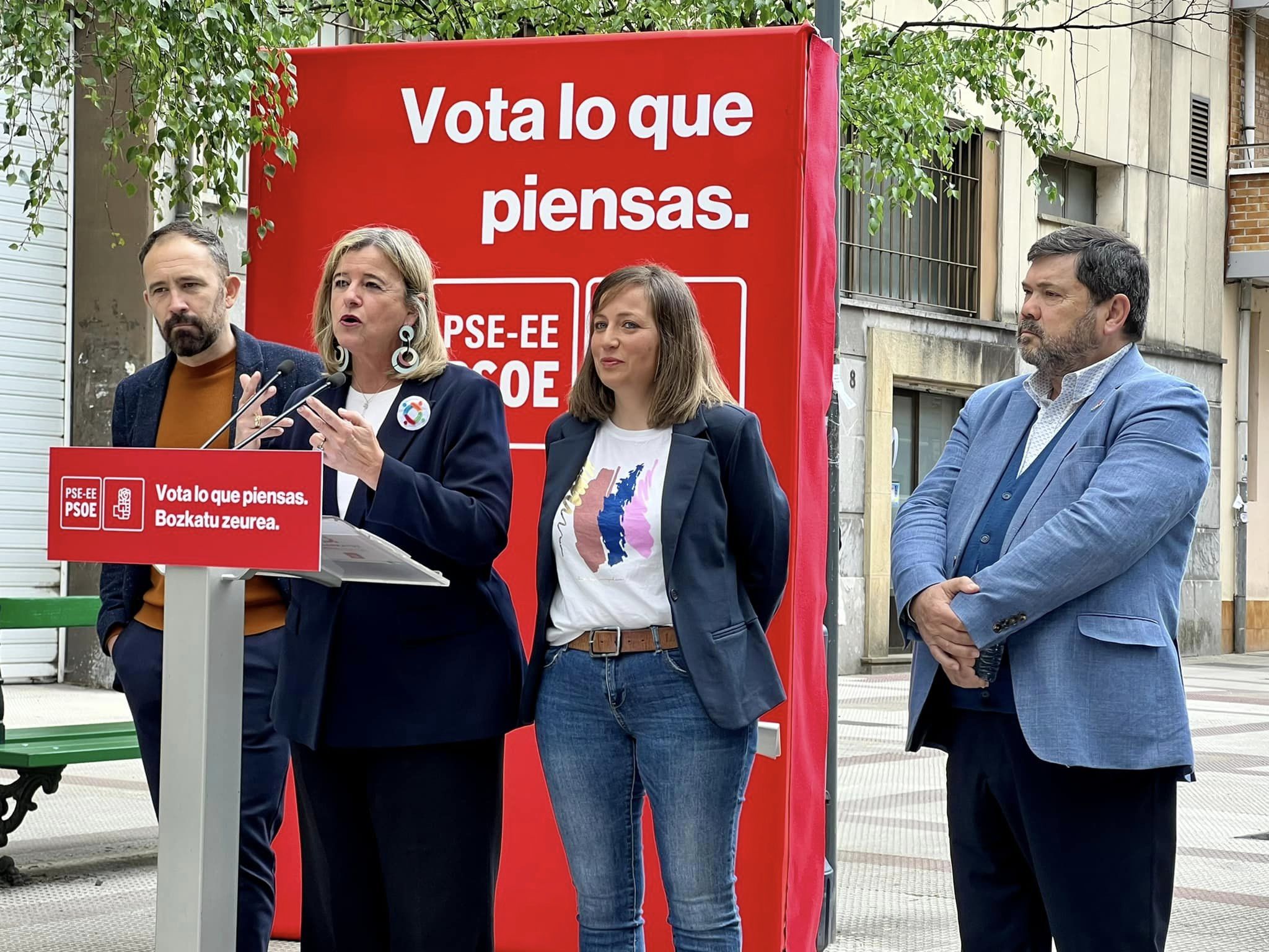Acto político en Durango, con Jesica Ruiz, Teresa Laespada y Denis Itxaso